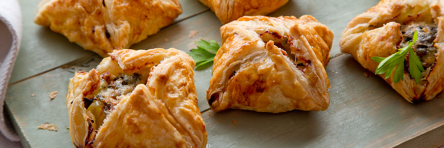 Black pudding leek apple gorgonzola parcel recipe