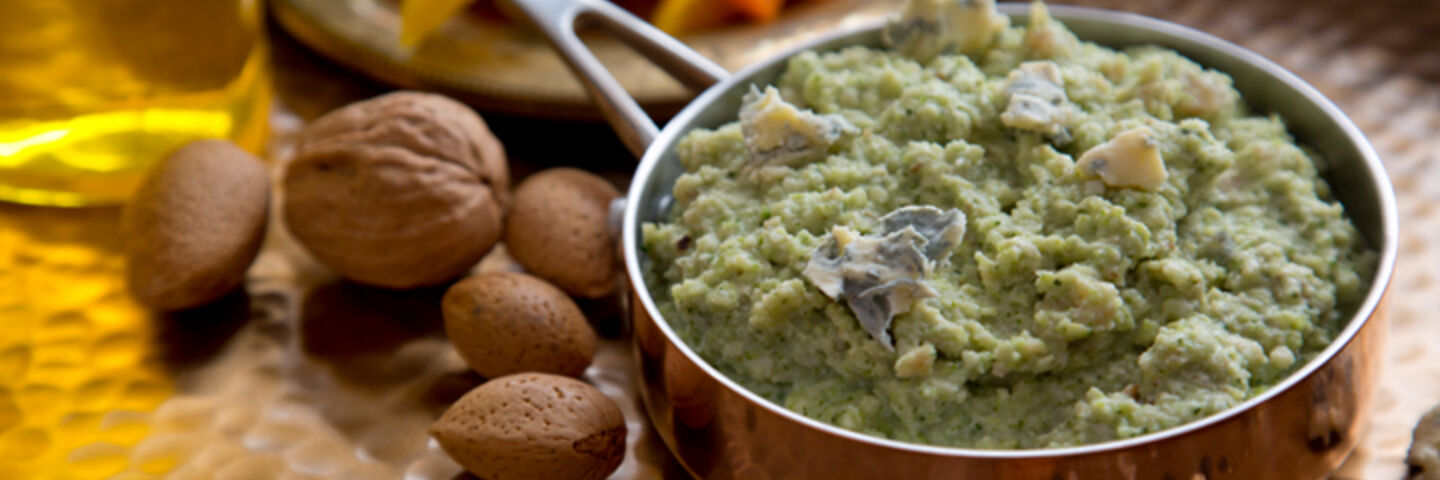 Broccoli almond gorgonzola dip recipe