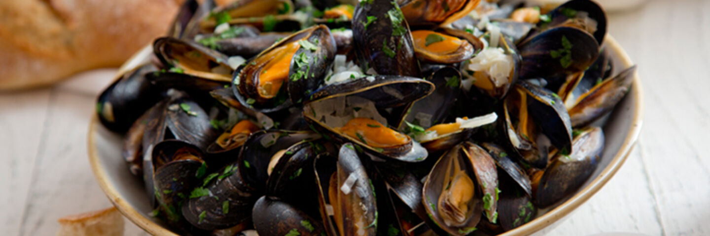 Steamed mussels white wine recipe