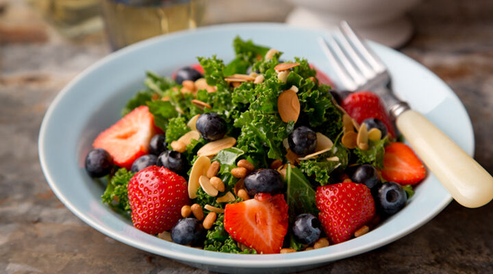 Kale blueberry strawberry salad recipe