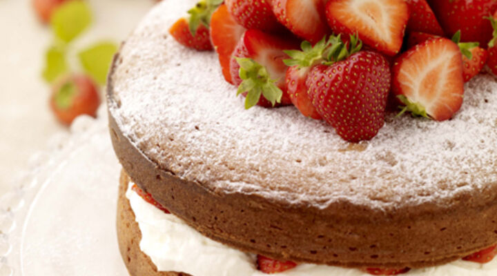 Victoria Sponge with Strawberries