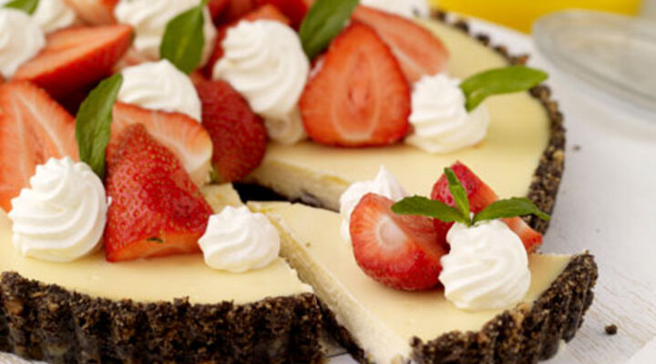 Strawberry Cheesecake Tart with Mango Coulis