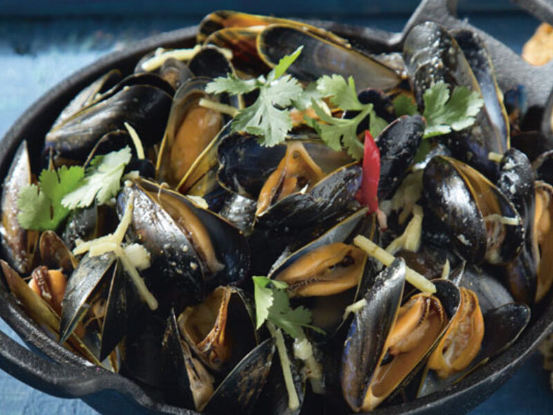 Thai-Style Mussels with Crusty Bread