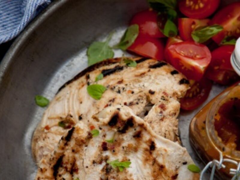 Barbecued chilli and yogurt chicken with mango chutney